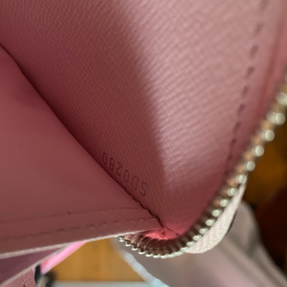 Limited Edition Louis Vuitton Escale Pastel zippy wallet card holder - Picture 7 of 16